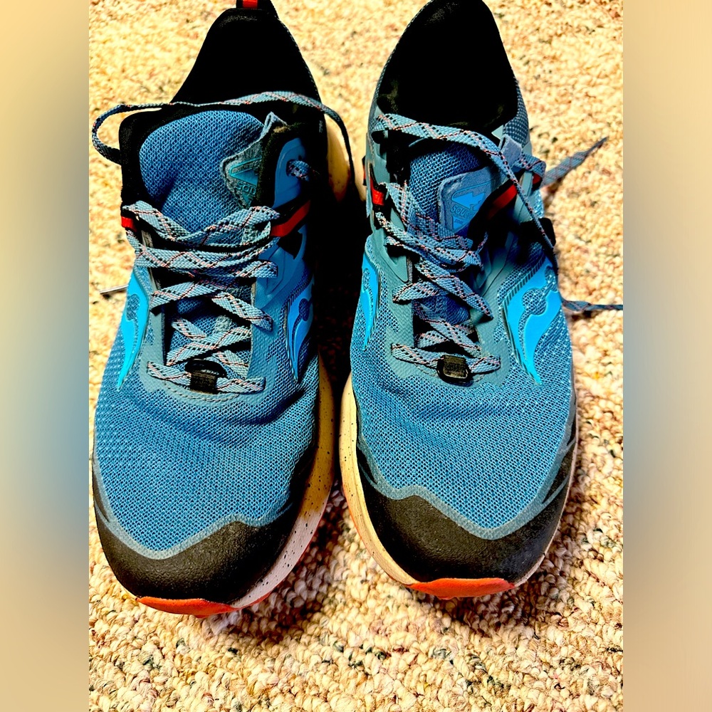 Saucony Ladies Size 9 Trail Shoes, EUC